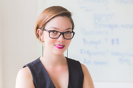 Young businesswoman Smiling Portrait Photo thumbnail