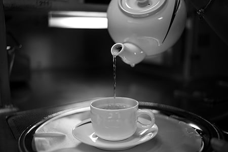 teapot pouring hot water thumbnail