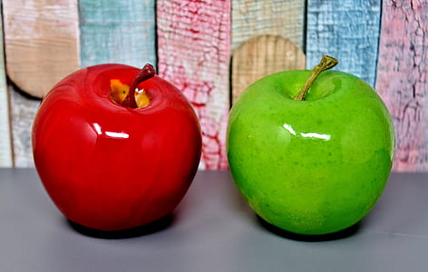 red and green apple fruits thumbnail