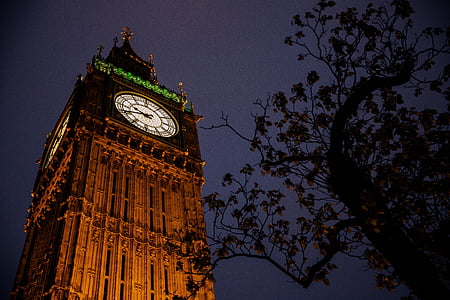 Elizabeth Tower, London at night thumbnail