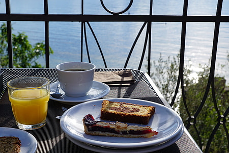 toast bread on plate thumbnail