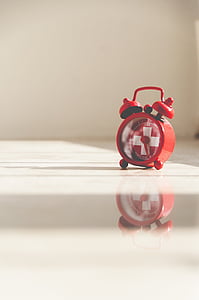 red alarm clock thumbnail