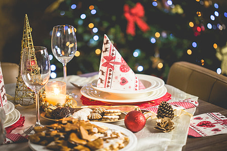 Wonderful Christmas Dinner Table Setting thumbnail