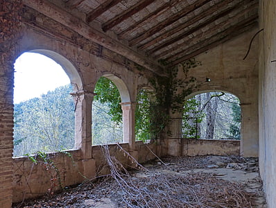 concrete house with trees thumbnail