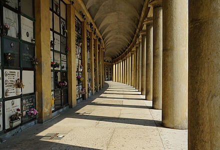 empty hallway between pillars thumbnail
