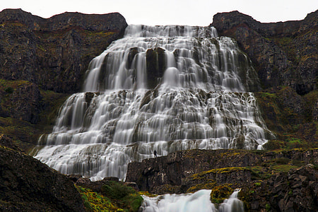 running water on the rocks thumbnail