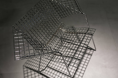 Metal wire chair thumbnail