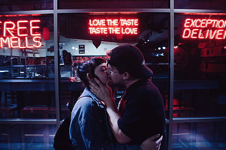 Man and Woman Kissing thumbnail