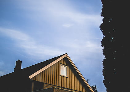 Brown Wooden House Under Blue Sky at Daytime thumbnail