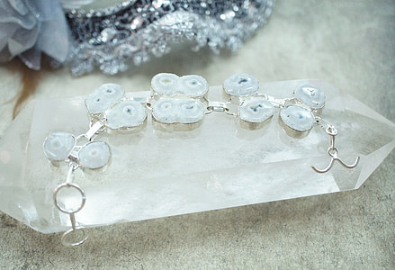clear quartz thumbnail