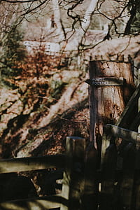 public footpath wood post thumbnail