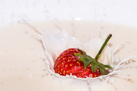 strawberry on white cream thumbnail