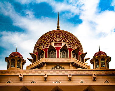 gold and maroon mosque thumbnail