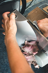 Cutting roastbeef thumbnail