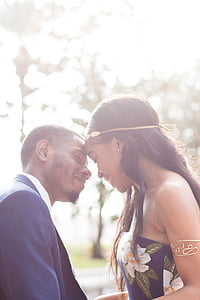 woman and man about to kiss thumbnail