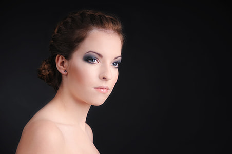 woman with gray eyeshadow and black earrings thumbnail