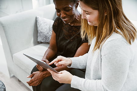 Helping Senior With Technology Photo thumbnail