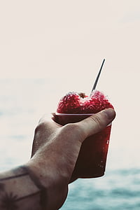 man holding smoothoe thumbnail