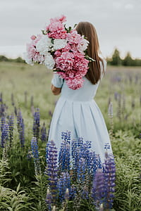 woman holding bouquet of flowers thumbnail