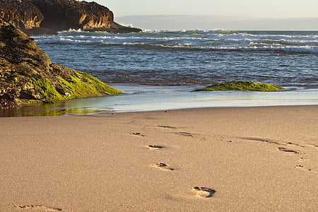 white sand with footprints thumbnail