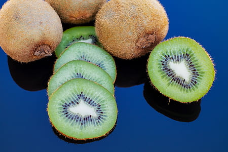 sliced kiwi fruit thumbnail