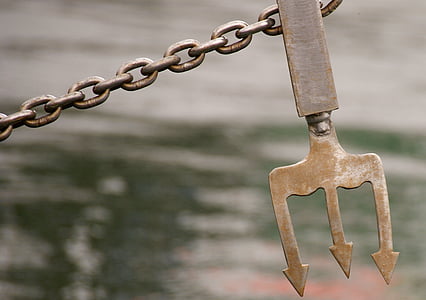 close-up photography of gray metal chain thumbnail