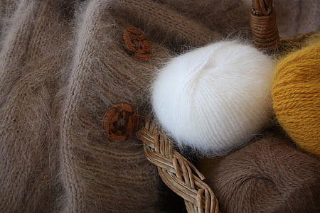 white and yellow yarns thumbnail