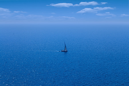 sailing boat on body of water thumbnail