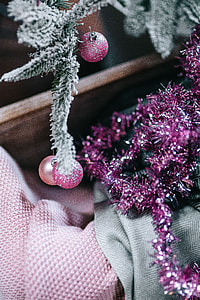 Christmas tree decorations thumbnail