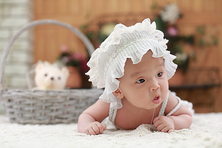 shallow focus photography of baby thumbnail