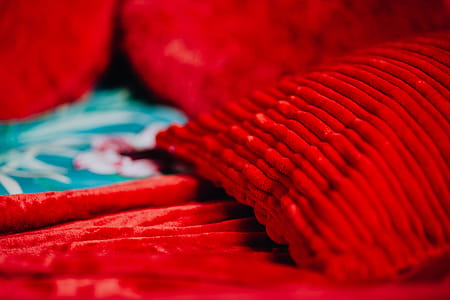 Details of romantic red bedding thumbnail