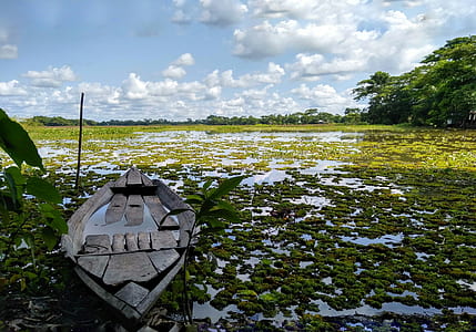 punt boat on river thumbnail