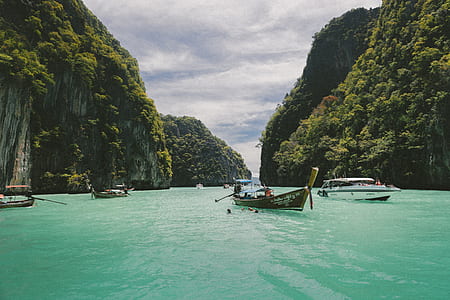 Ha Long Bay, Vietnman thumbnail