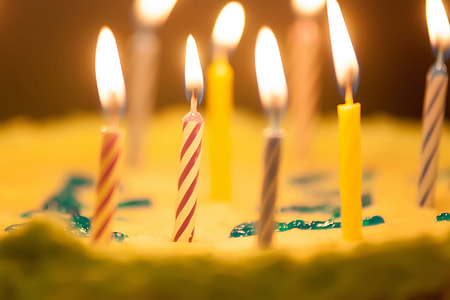 shallow focus photography of candles thumbnail