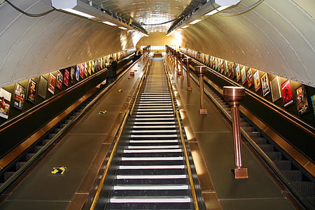 empty escalator thumbnail