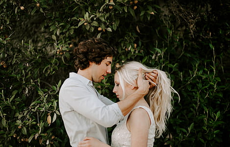 man holding woman's hair thumbnail