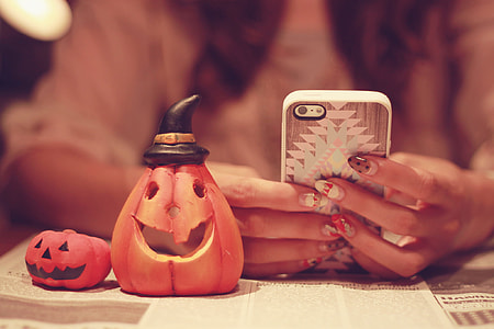 jack-o-lantern on newspaper near iPhone 6 thumbnail