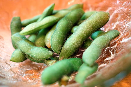 close-up photo of green peas thumbnail
