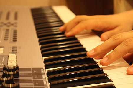 person playing electronic keyboard thumbnail