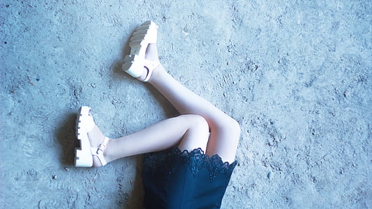 pair of white sandals thumbnail