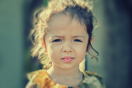 girl with pink lipstick and yellow dress selective photography thumbnail