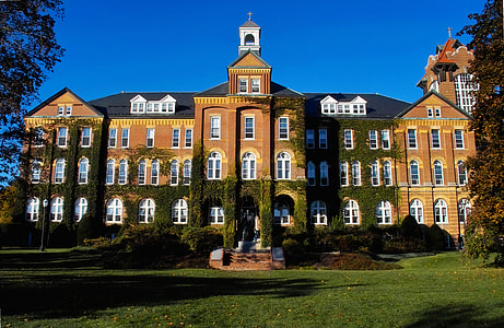 Alumni Hall at Saint Anselm College in Goffstown, New Hampshire thumbnail