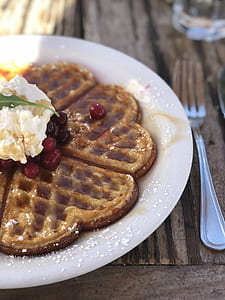 waffle with toppings thumbnail