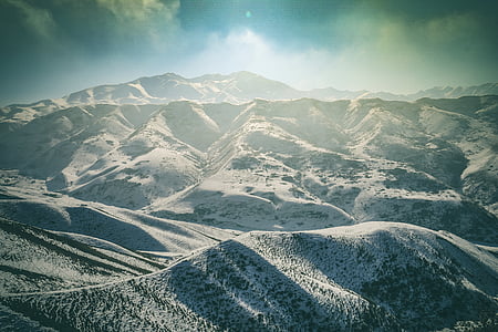 mountain ranges covered in snow thumbnail