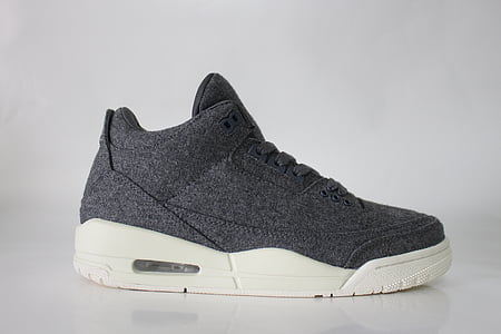 black Nike shoe thumbnail