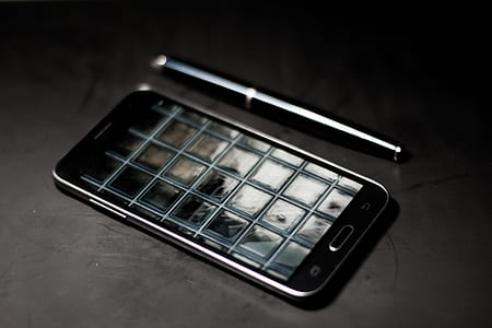 black Samsung Galaxy S5 thumbnail