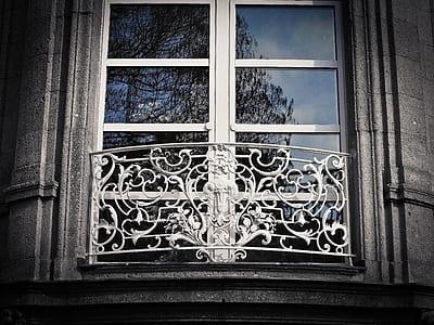 closed white and clear glass window thumbnail