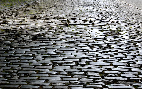 black stone tiled pathway thumbnail