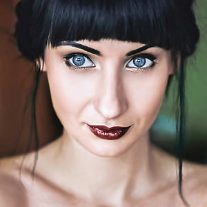 woman portrait thumbnail