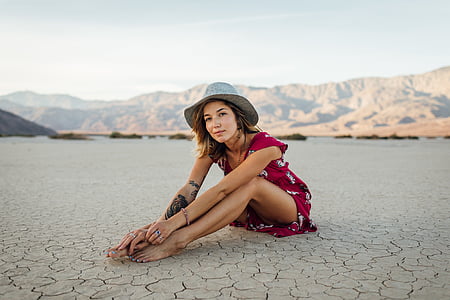 woman in gray hat sitting thumbnail